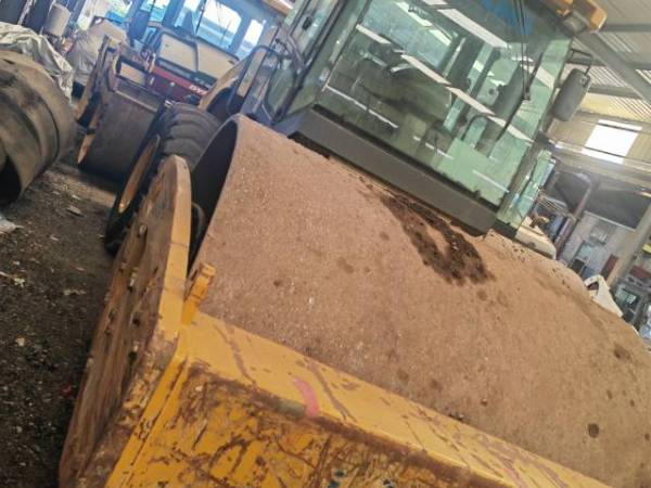 徐工XS223J單鋼輪壓路機(jī)