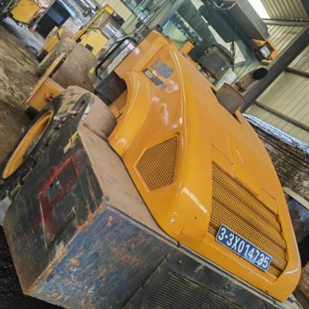 徐工XS223J单钢轮压路机