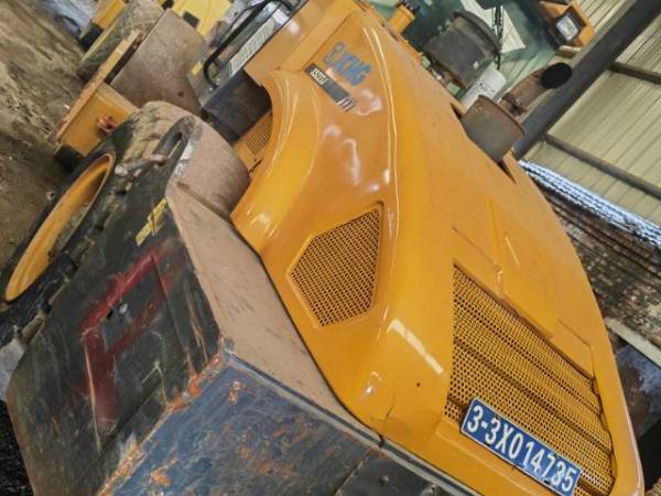 徐工XS223J單鋼輪壓路機(jī)