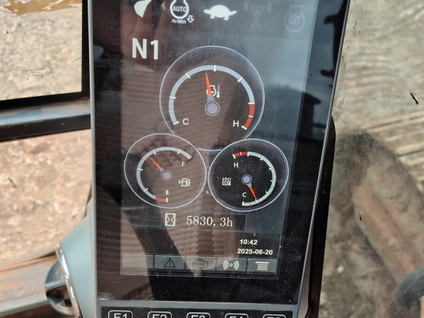 徐工XE200DA履帶式挖掘機(jī)