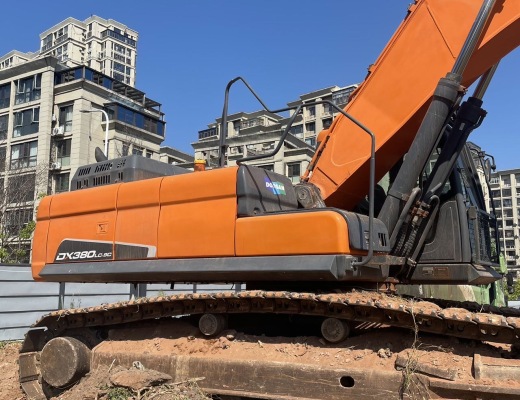 斗山DX380LC-9C履带式挖掘机
