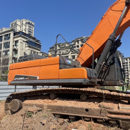 斗山DX380LC-9C履带式挖掘机