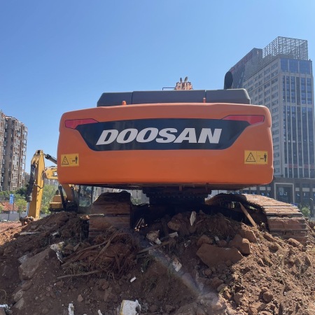 斗山DX380LC-9C履带式挖掘机