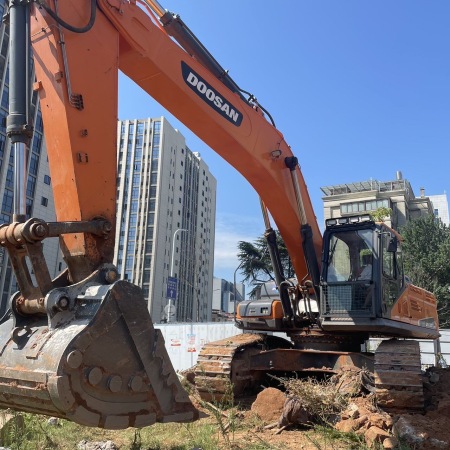 斗山DX380LC-9C履带式挖掘机