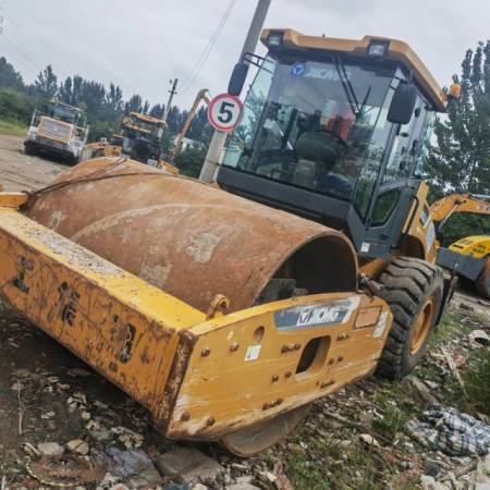 徐工XS223JE单钢轮压路机