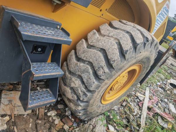 徐工XS223JE單鋼輪壓路機(jī)