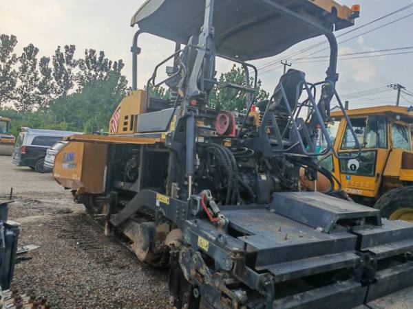 徐工RP1003T攤鋪機(jī)