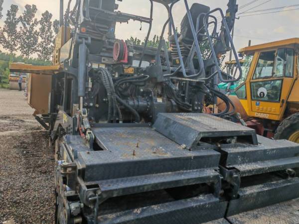 徐工RP1003T攤鋪機(jī)