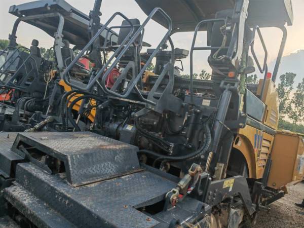 徐工RP1003T攤鋪機(jī)