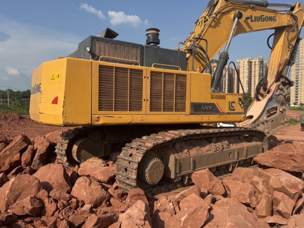 柳工CLG970E履帶式挖掘機(jī)