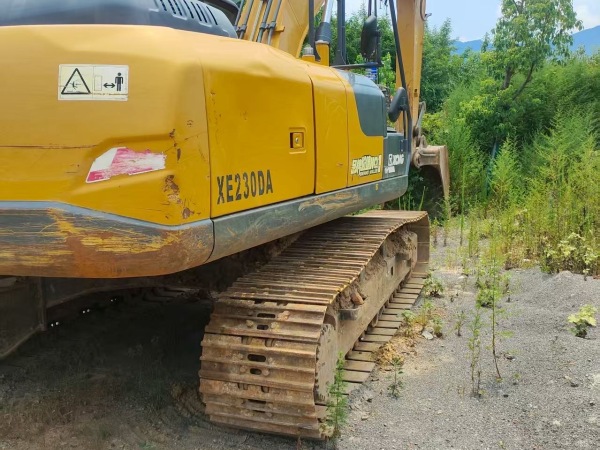 徐工XE200DA履帶式挖掘機(jī)