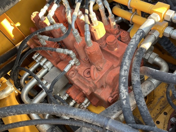 柳工CLG970E履帶式挖掘機(jī)