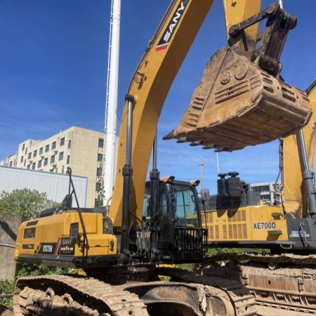 三一重工SY375履带式挖掘机