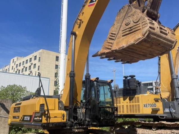 三一重工SY375履帶式挖掘機(jī)