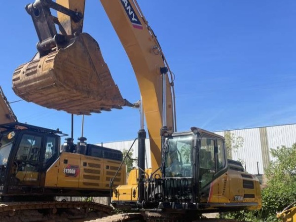 三一重工SY375履帶式挖掘機(jī)