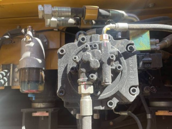 三一重工SY375履帶式挖掘機(jī)