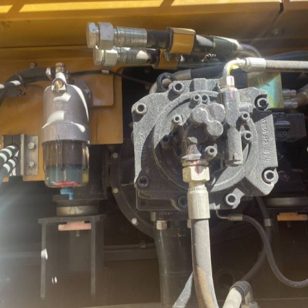 三一重工SY375履带式挖掘机