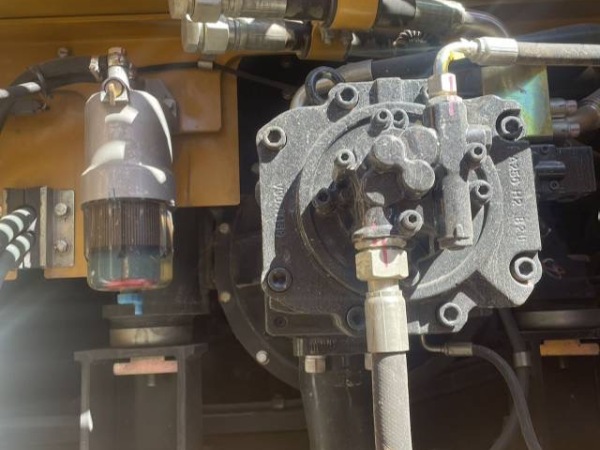 三一重工SY375履帶式挖掘機(jī)