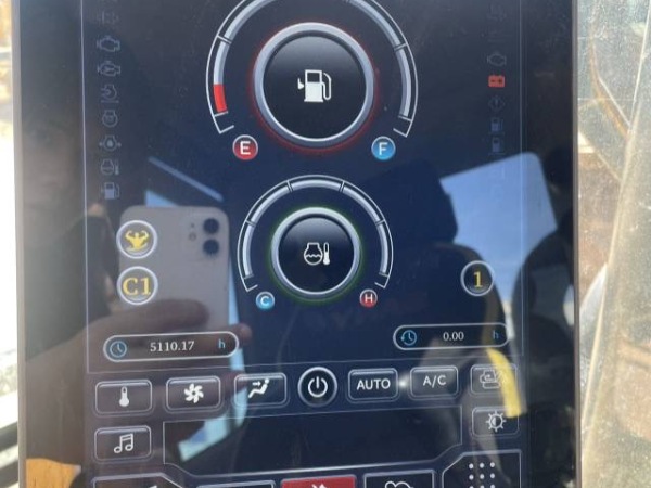 三一重工SY375履帶式挖掘機(jī)