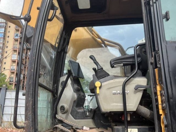 三一重工SY375H履帶式挖掘機