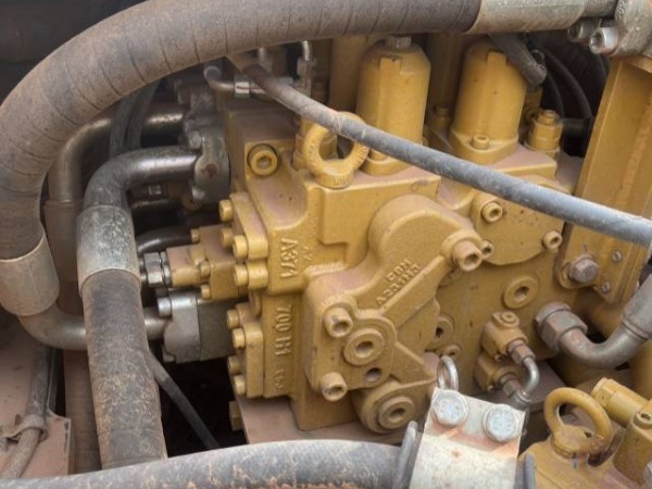 三一重工SY375H履帶式挖掘機