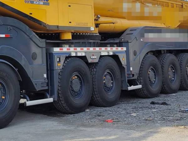 徐工XCA750全路面汽車起重機(jī)