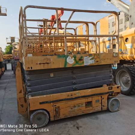 徐工GTJZ1012剪叉式高空作业平台