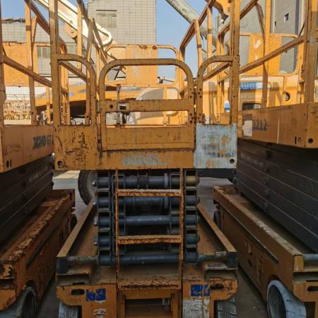 徐工GTJZ1012剪叉式高空作业平台