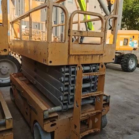 徐工GTJZ1012剪叉式高空作业平台