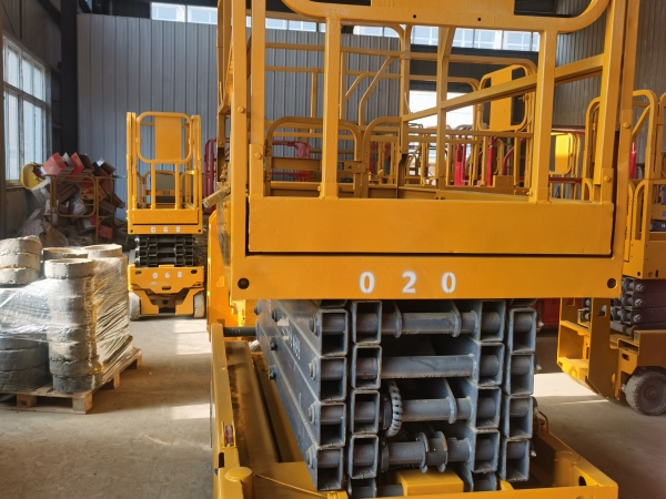 徐工GTJZ1012剪叉式高空作業(yè)平臺