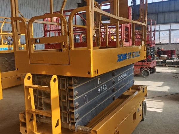 徐工GTJZ1012剪叉式高空作業(yè)平臺