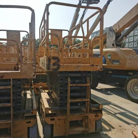 徐工GTJZ1212剪叉式高空作业平台