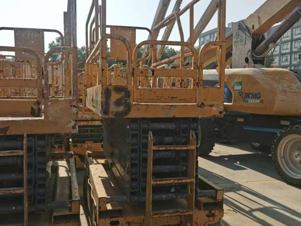 徐工GTJZ1212剪叉式高空作業(yè)平臺