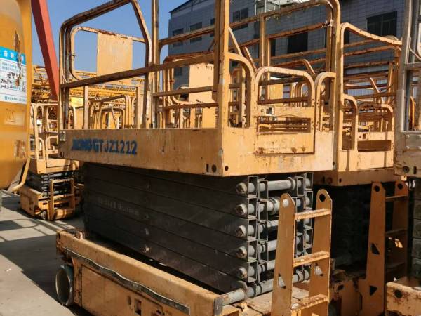 徐工GTJZ1212剪叉式高空作業(yè)平臺