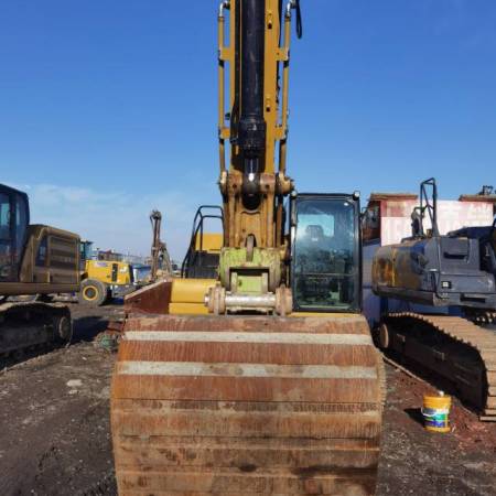 卡特彼勒323履带式挖掘机