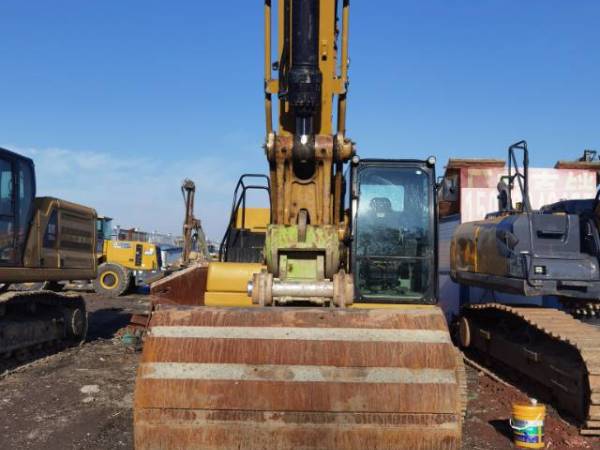 卡特彼勒323履帶式挖掘機(jī)