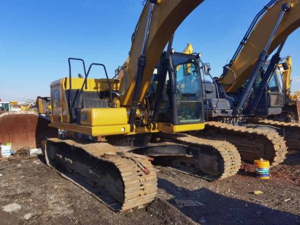 卡特彼勒323履帶式挖掘機(jī)