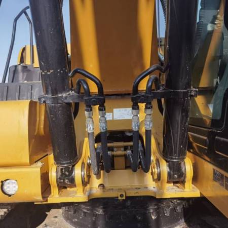 卡特彼勒323履带式挖掘机