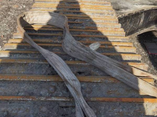 卡特彼勒323履帶式挖掘機(jī)