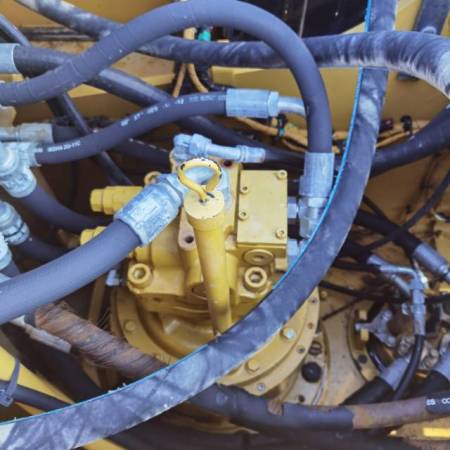 卡特彼勒323履带式挖掘机