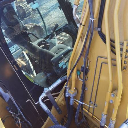 卡特彼勒323履带式挖掘机