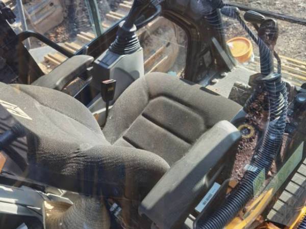 卡特彼勒323履帶式挖掘機(jī)