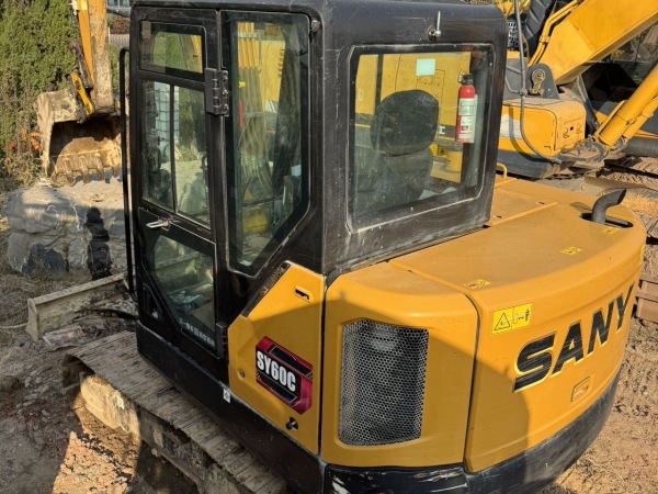 三一重工SY60C履帶式挖掘機(jī)