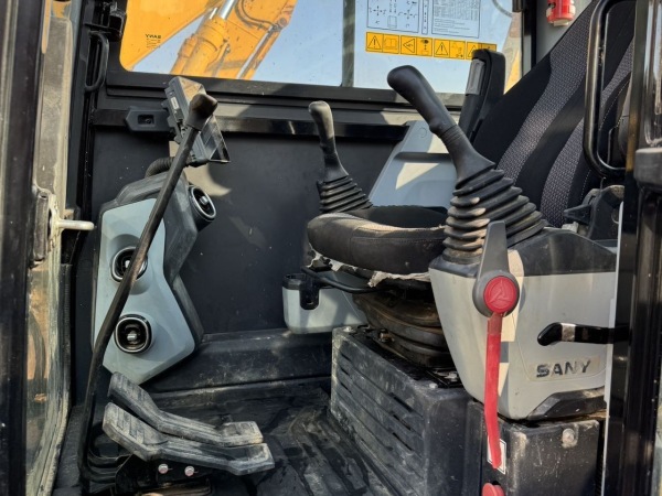 三一重工SY60C履帶式挖掘機(jī)