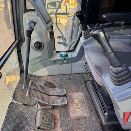 徐工XE200DA履带式挖掘机