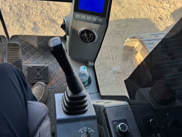 徐工XE200DA履帶式挖掘機(jī)