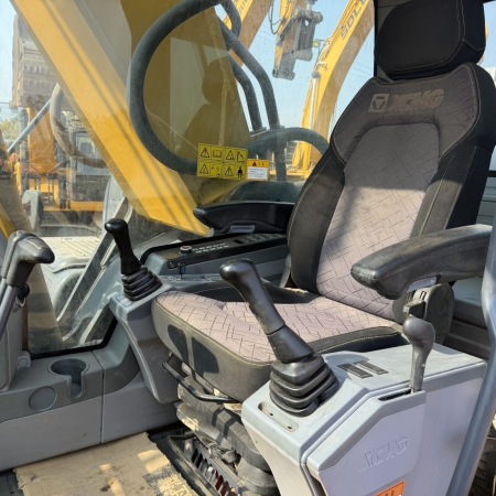 徐工XE380DK MAX履带式挖掘机