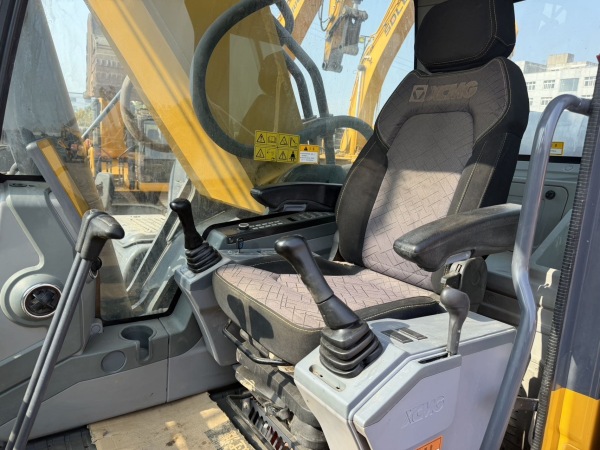 徐工XE380DK MAX履帶式挖掘機(jī)