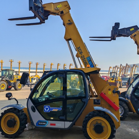 徐工XT2506E伸缩臂叉装机