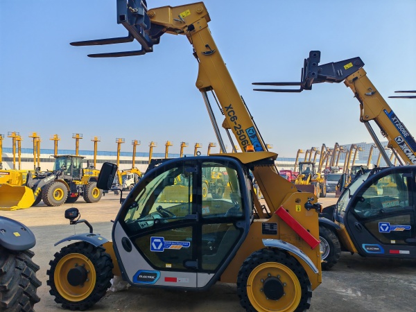 徐工XT2506E伸縮臂叉裝機